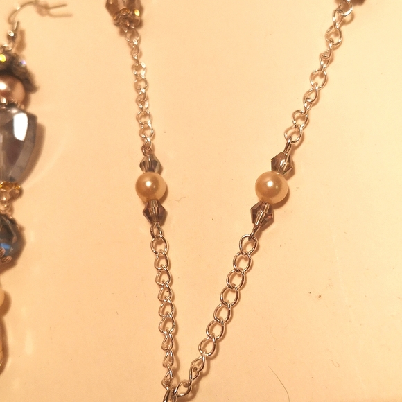 Swarovski crystal and faux pearl earrings and necklace set - Picture 5 of 11